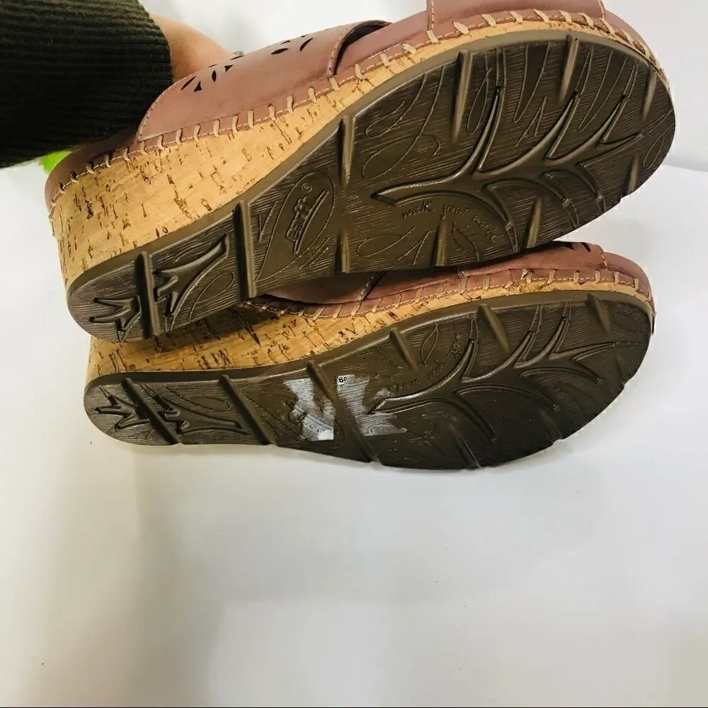 Earth Aries Brown Leather Wedge Comfort Sandals Lasercut 9.5 B